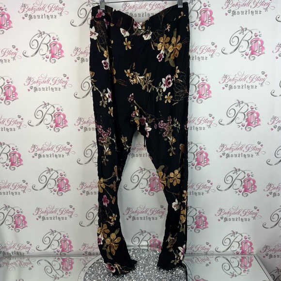 Le Chateau pants flowers purple tan green Black Floral Straight Leg Pants - Picture 2 of 11